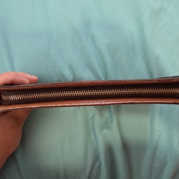 Louis Vuitton Monogram Zippy Wallet - Picture 3 of 9